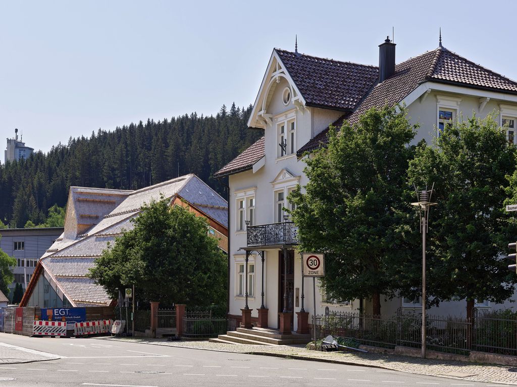 Das Siedle Haus steht in direkter Nachbarschaft der Siedle Villa, Sitz der Geschäftsführung von Siedle